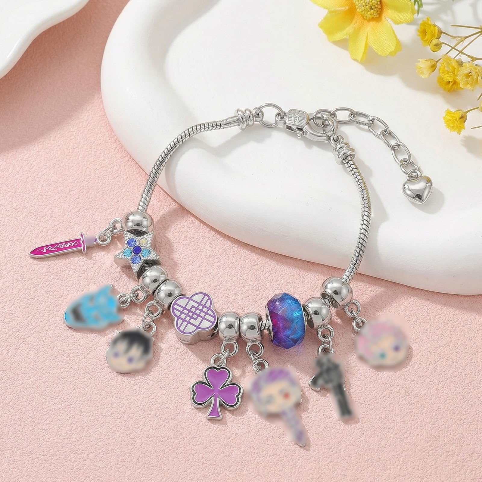 Bracelet K-Pop Demon Hunters avec pendentif personnage – Image 3