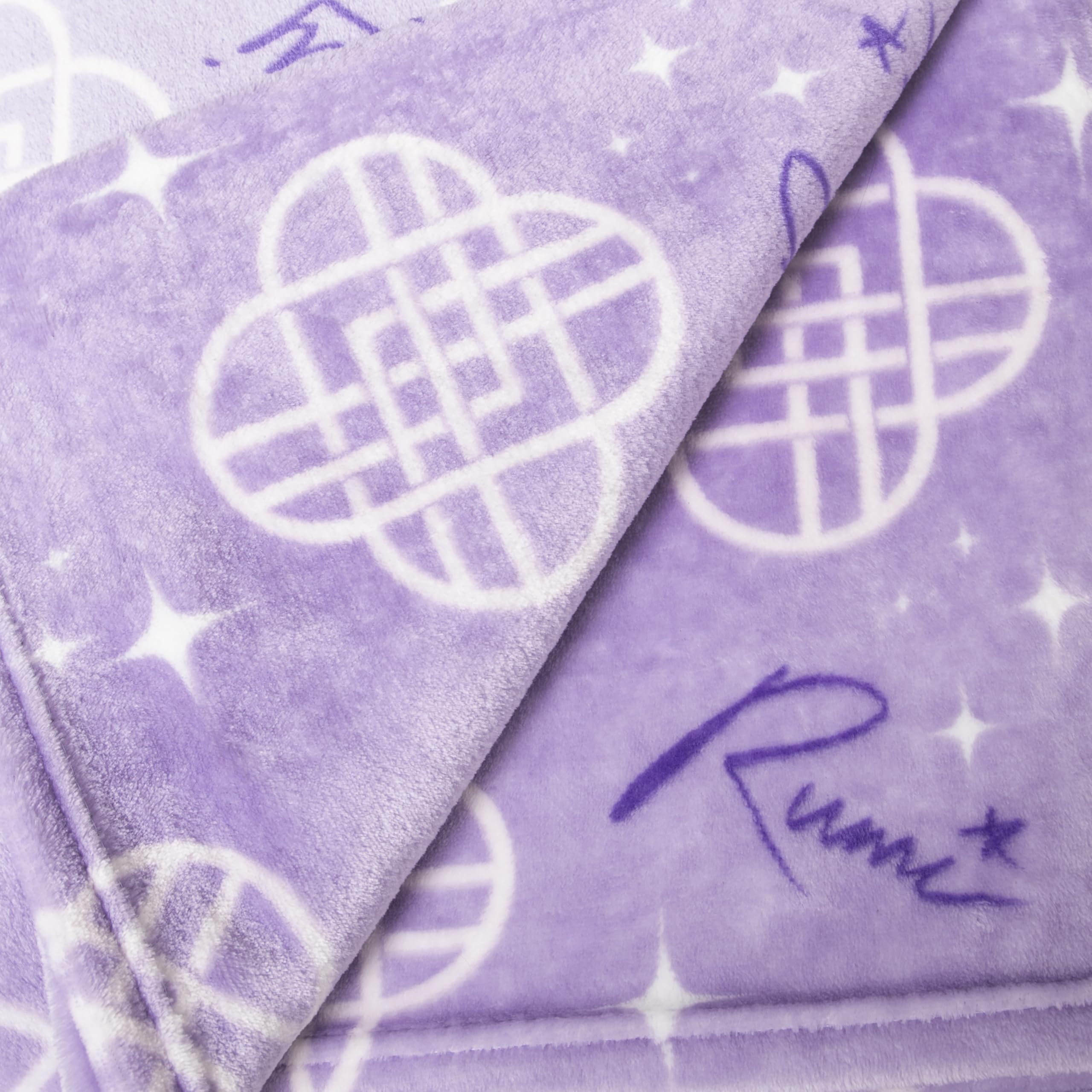 Couverture Polaire K-Pop Demon Hunters Violet et Doré 100x150 cm – Image 4